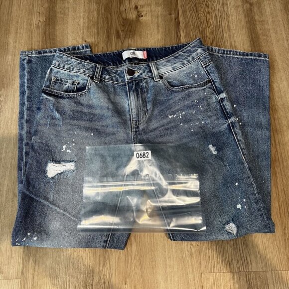 Cabi Distressed Denim Distressed Splatter Tapered leg medium wash Size 2 - Picture 10 of 11